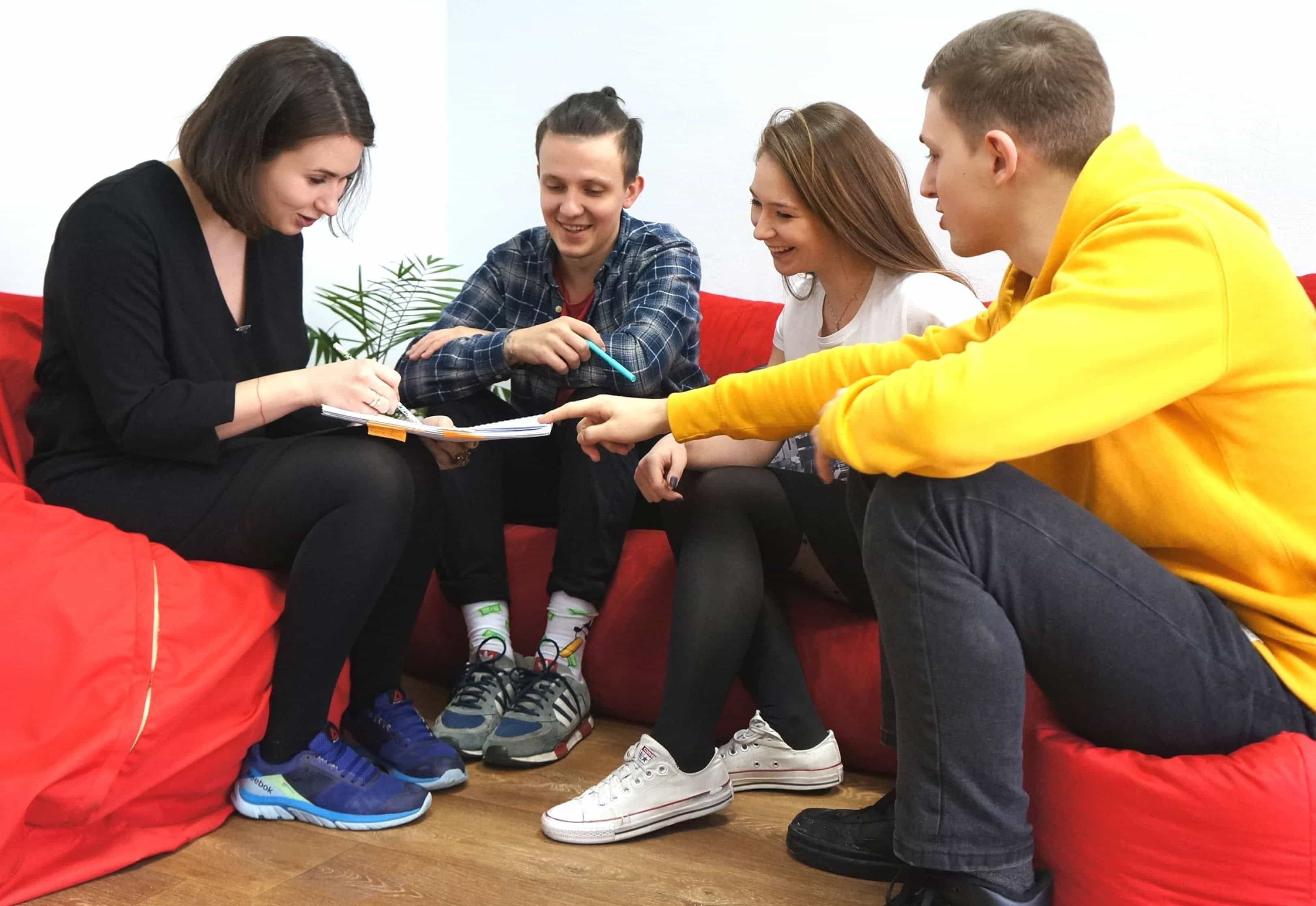 How to estimate better: Team discussing tasks | Codica